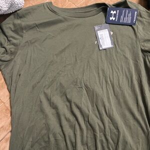 Women’s Under Armour t shirt
